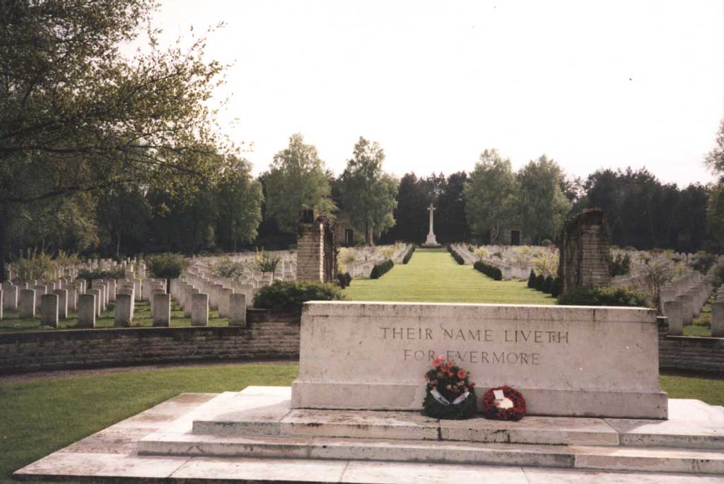 BecklingenWarCemetery1024.jpg